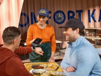 Interview with Taylor, Founder at Split Rewards 8 Customers pay using a smartwatch at a food truck.